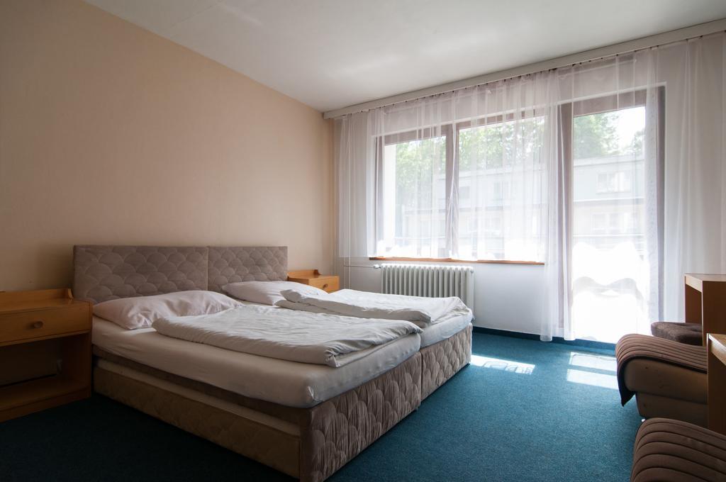 Hotel Radejov Knezdub Exterior foto