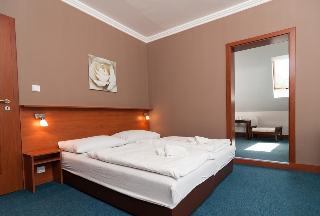 Hotel Radejov Knezdub Exterior foto