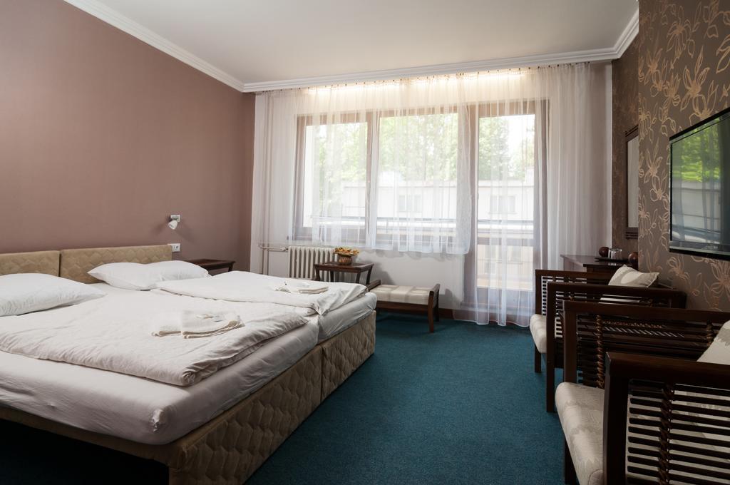 Hotel Radejov Knezdub Exterior foto
